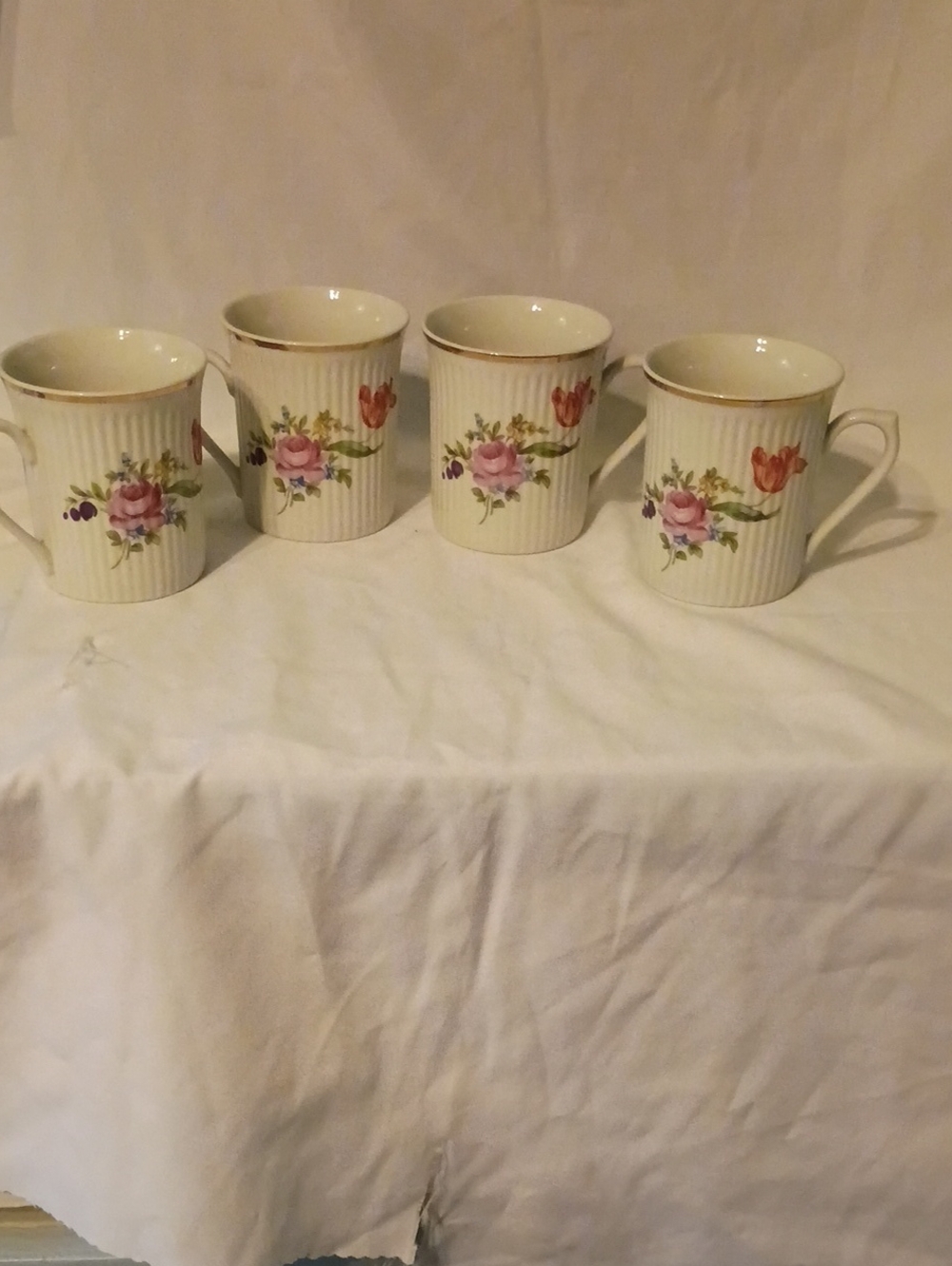 Set Of 4 JL Menau Graf Von Henneberg Porzellan Floral Patterned Mugs